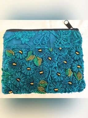 NWOT Chiapas Mexico Floral Embroidered Pouch w/Multi Colored Back Zip Closure